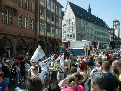 Publikum und Teilnehmer
Keywords: Christopher Street Day CSD Frankfurt DiversitÃ¤t Publikum Teilnehmer