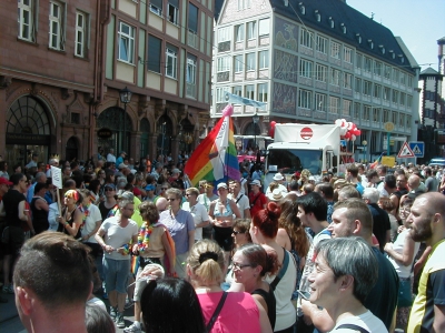 Publikum und Teilnehmer
Keywords: Christopher Street Day CSD Frankfurt DiversitÃ¤t Publikum Teilnehmer