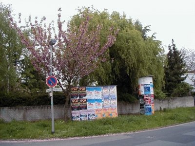 Plakate FeldstraÃŸe
Keywords: Dietzenbach Rundgang Spaziergang FrÃ¼hling Plakate FeldstraÃŸe