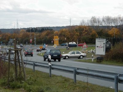 GÃ¶tzenhainer StraÃŸe - Kreisquerverbindung
Keywords: Dietzenbach Rundgang Spaziergang Herbst GÃ¶tzenhainer StraÃŸe Kreisquerverbindung