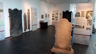 Keywords: Documenta 15 fifteen Kassel Mitte Museum fÃ¼r Sepulkralkultur WeinbergstraÃŸe